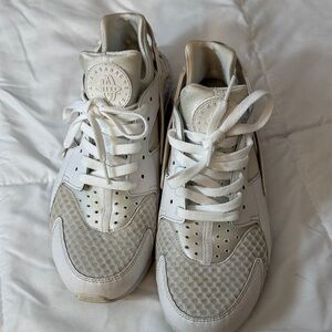 Nike Air Huarache Triple White Men’s Size 10.5 Running Sneakers